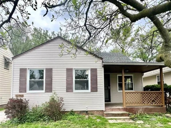12703 Park Knoll Dr, Garfield Heights, OH 44125