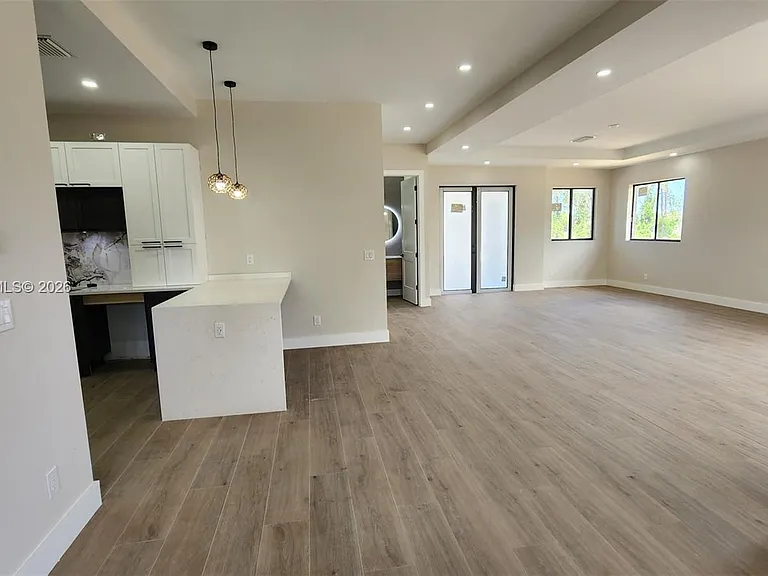 47 E Brig Cres — Photo 10