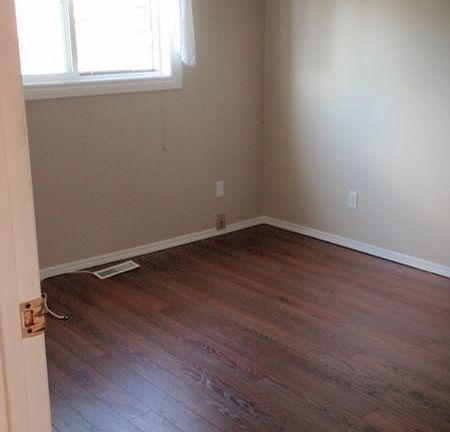 4th image of 168 Fullerton Dr