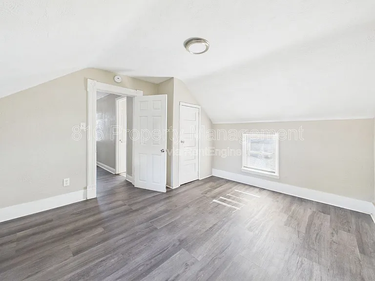 525 Splitlog Ave #R — Photo 12