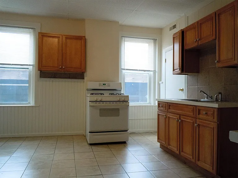 31 Elmwood St — Photo 1