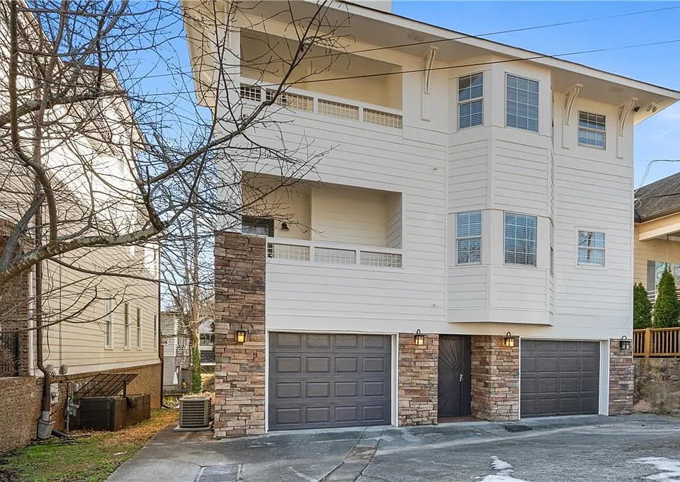 567 Winton Ter NE #D