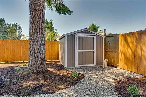 537 SE Oak Grove Ave — Photo 17