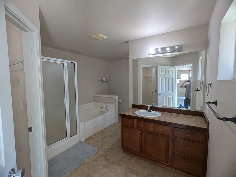 38 Dr SE — Photo 12