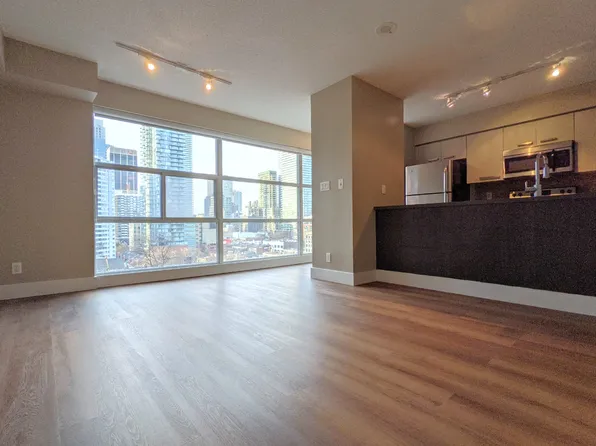 11 Saint Joseph St #1106, Toronto, ON M4Y 3G4