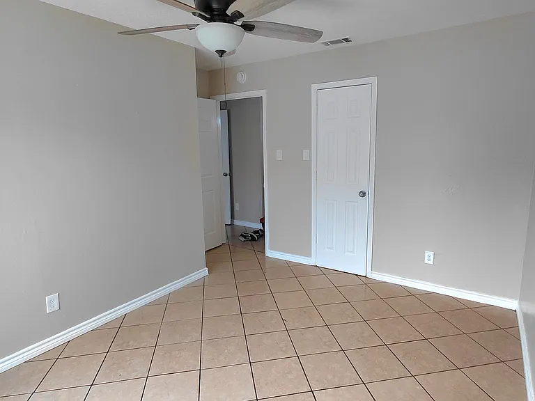 3900 Camelot St #B — Photo 12