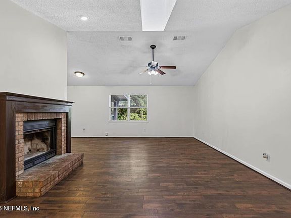 5th image of 3472 CHARMONT Drive