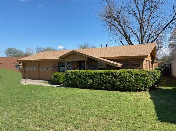 8869 Kate St, White Settlement, TX 76108