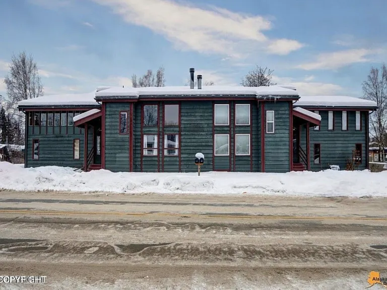 2905 Turnagain St — Photo 4