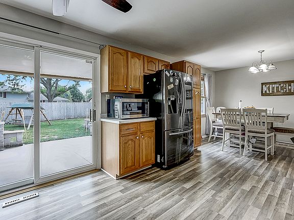 3rd image of 118 Heritage Dr