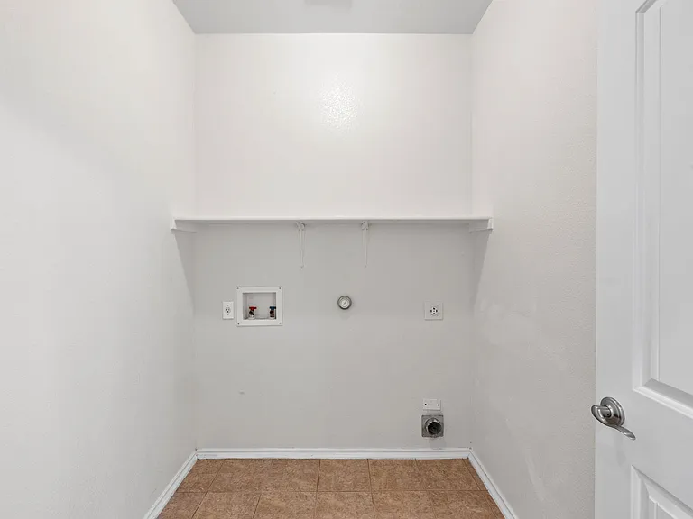 2101 Golden Arrow Ave — Photo 17