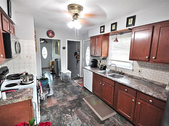 2nd image of 439 E Porter Ave