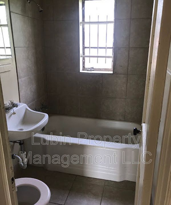 2nd image of 845 Leon Pl