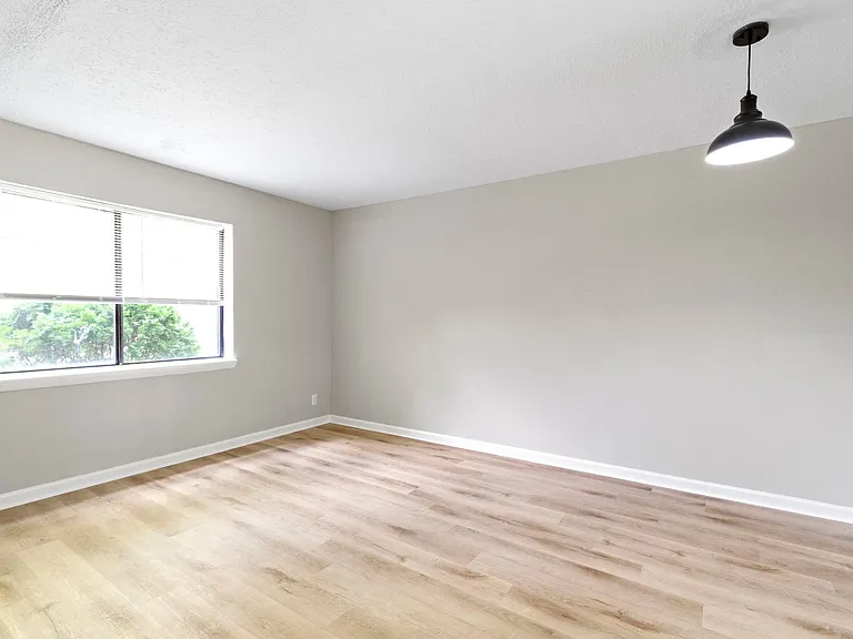 The Vistas Apartment Homes — Photo 36