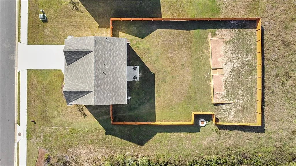 4 bed, 2.5 bath, 2181 sqft, $2,400 — Photo 3