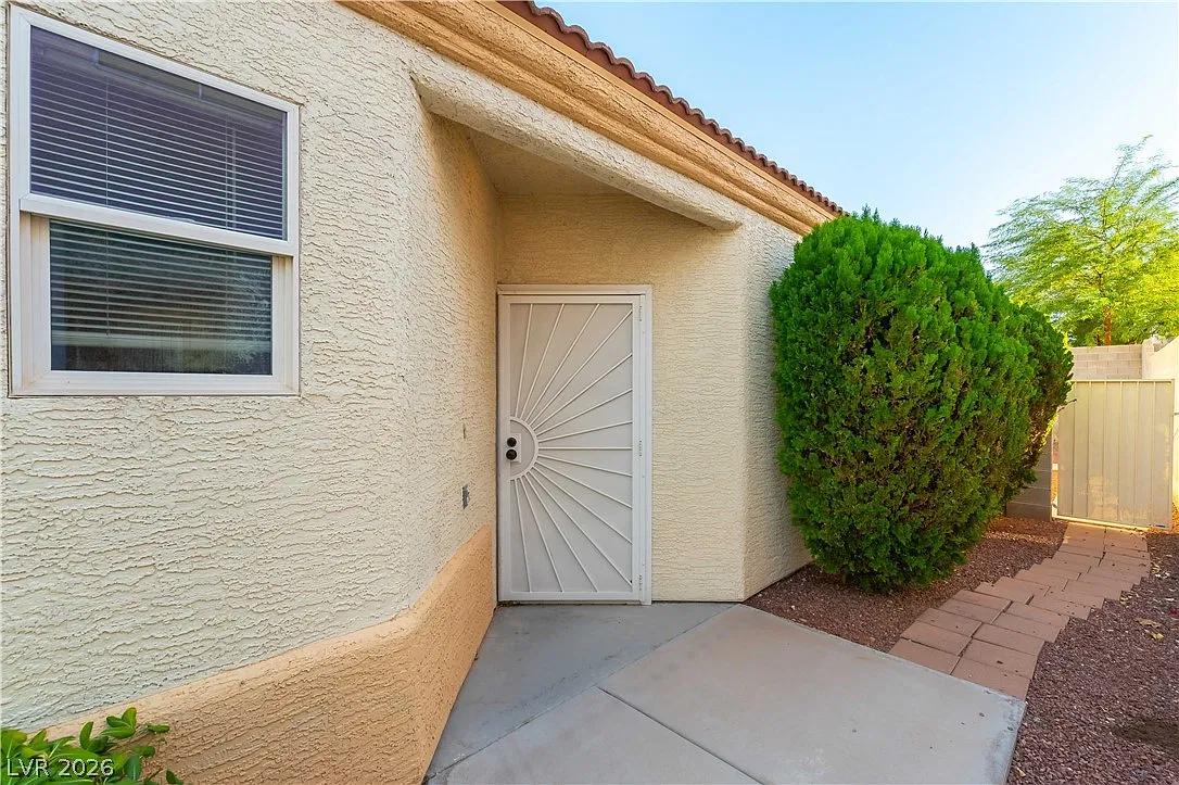 3 bed, 3.0 bath, 1376 sqft, $1,895 — Photo 4