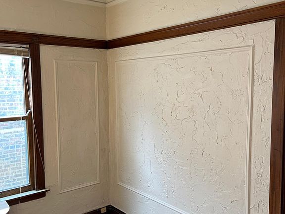 5th image of 1907 Clarence Ave Unit 2