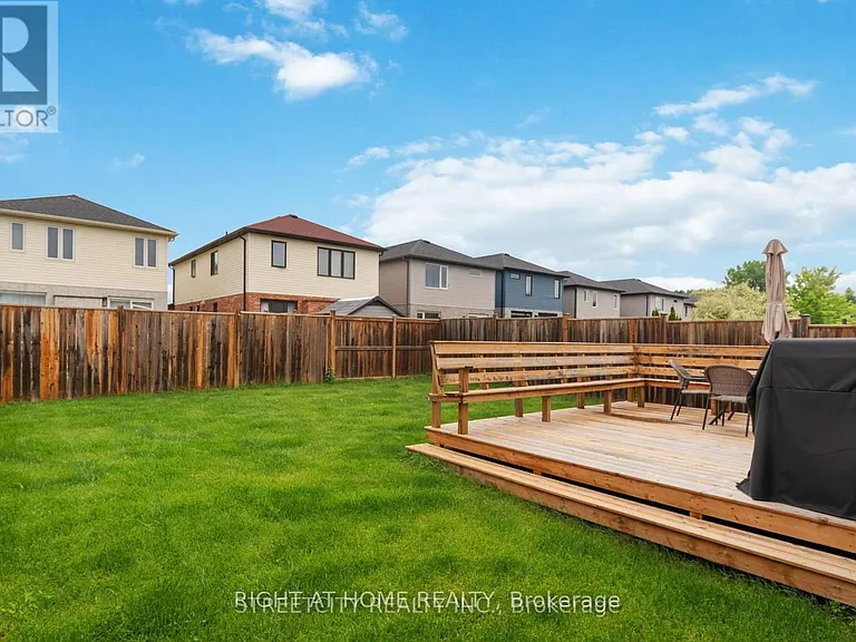 402 Tansbury St N — Photo 33
