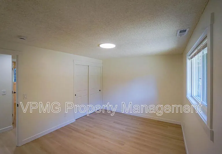 19505 NE 11th St — Photo 25
