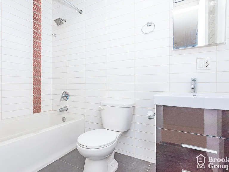 1493 Gates Ave #2D — Photo 8