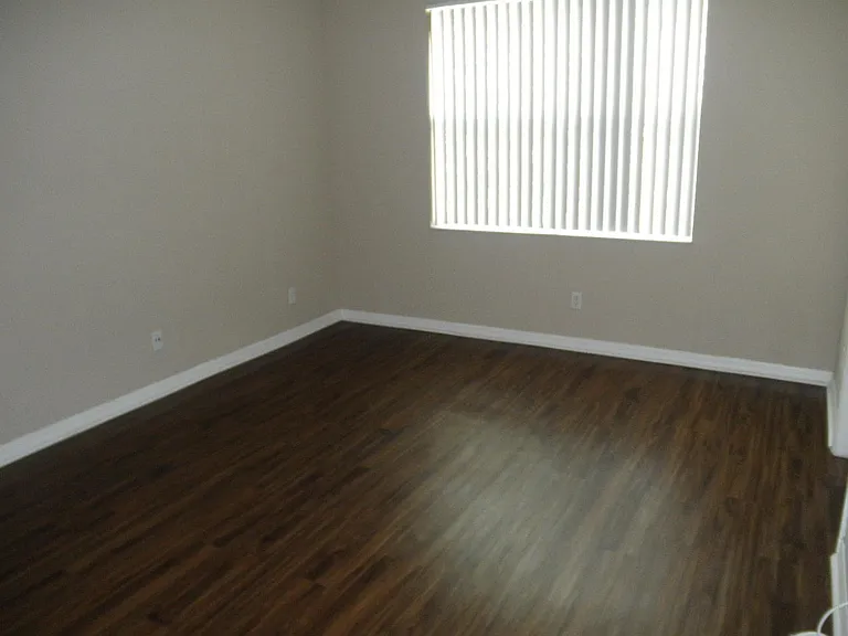 894 Pipers Cay Dr — Photo 4