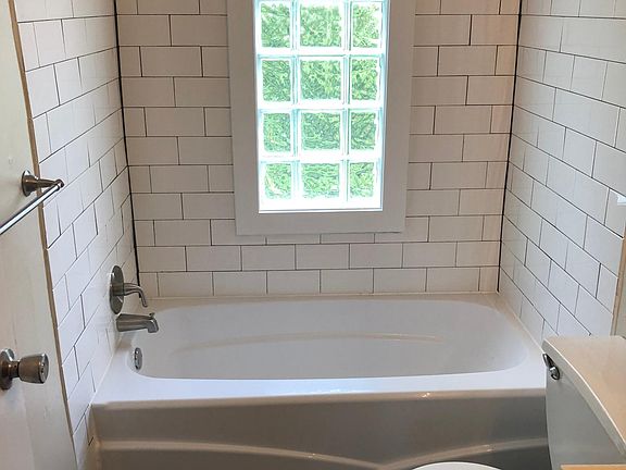 3rd image of 379 N Roosevelt Ave APT 5