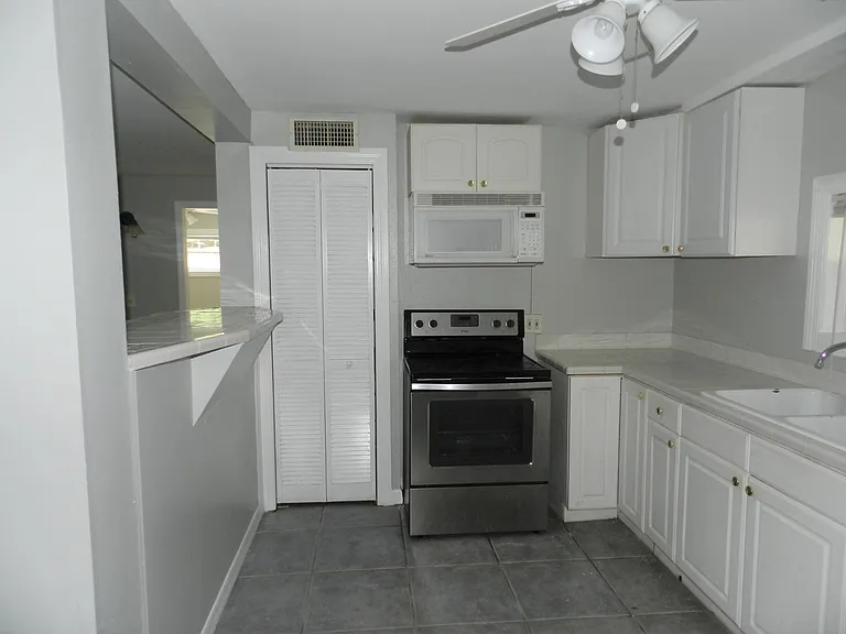 106 22nd Ave N #B — Photo 4