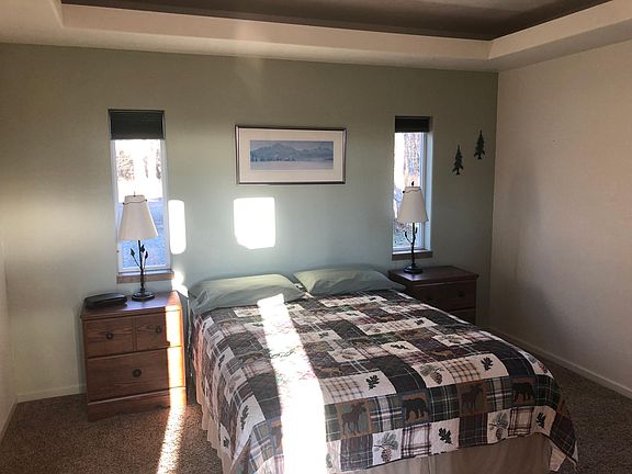 Queen sized bed in Cottage