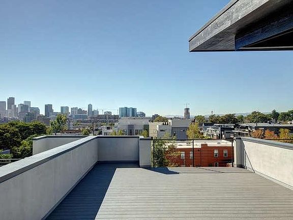 Entertainers Dream Rooftop Deck with spectacular views of bo