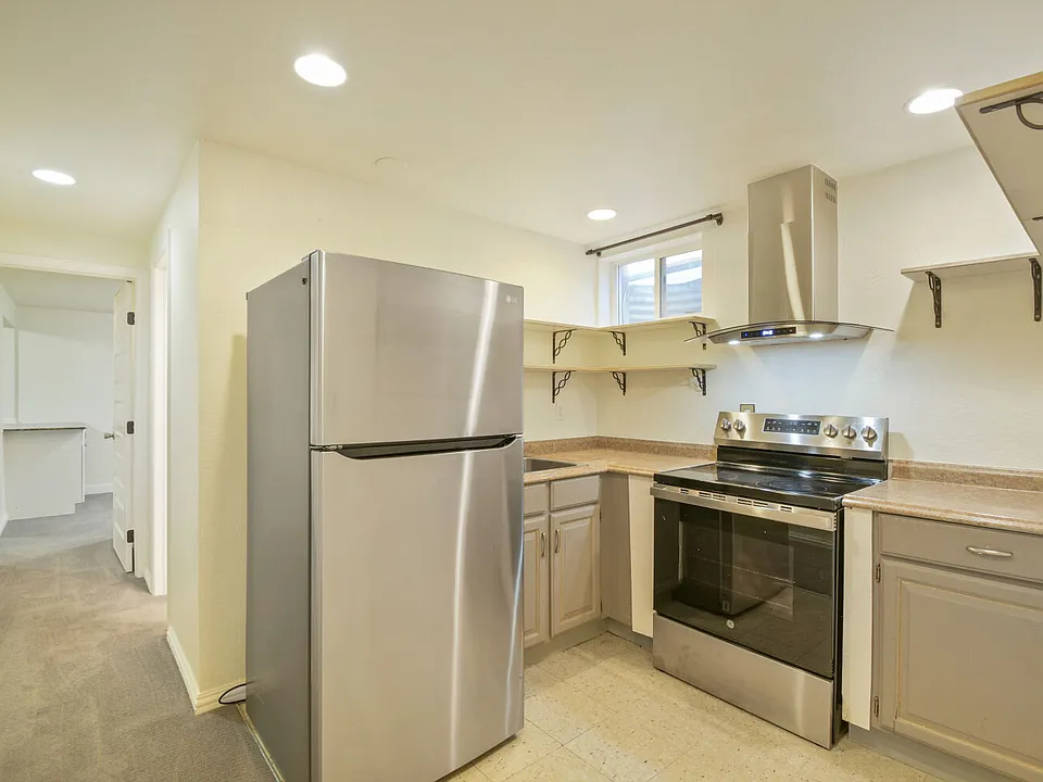 7079 S Curtice St #BASEMENT