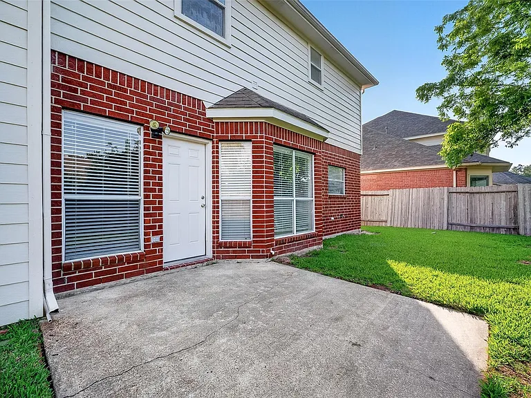 4539 Springfield Lakes St — Photo 32