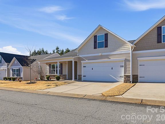 3rd image of 1105 Silvertrace Dr