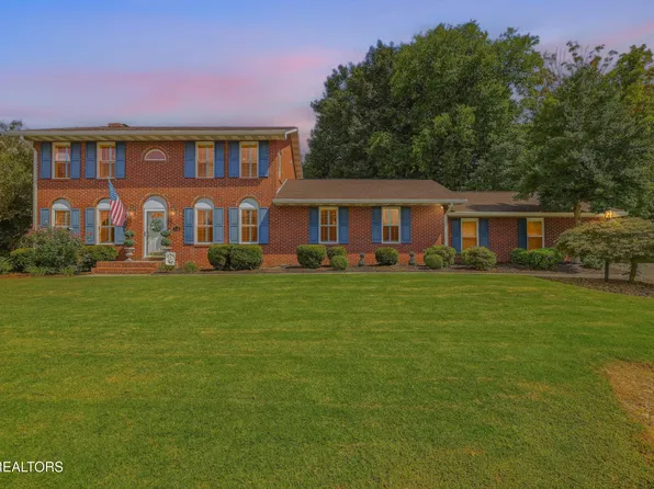 1118 Mountain Breeze Ct, Maryville, TN 37803