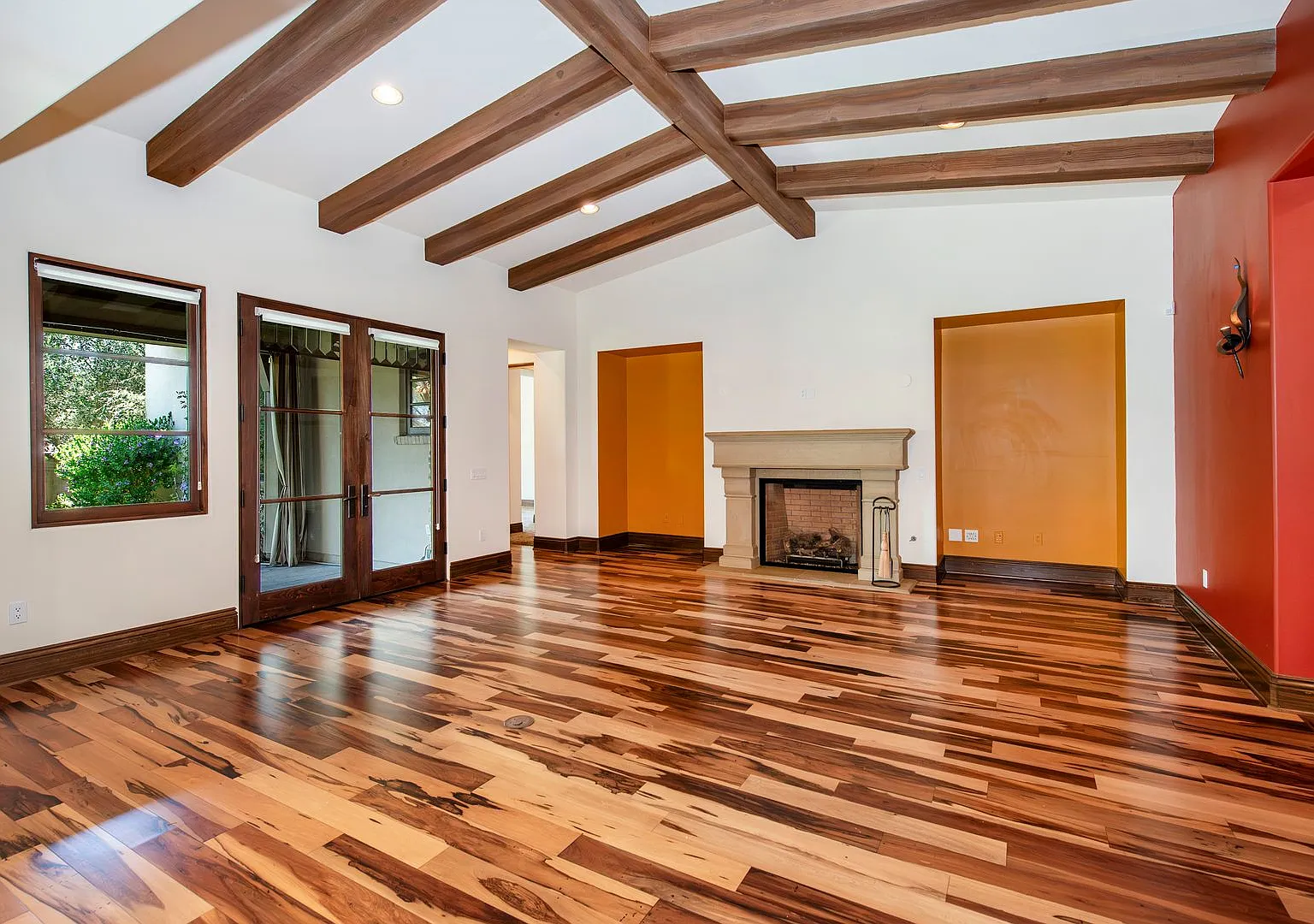 Luxurious Tuscan Villa - 3/3.5 Includes Private Casita in Goleta Bluffs! — Photo 2
