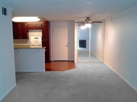 4th image of 5500 Owensmouth Ave APT 227