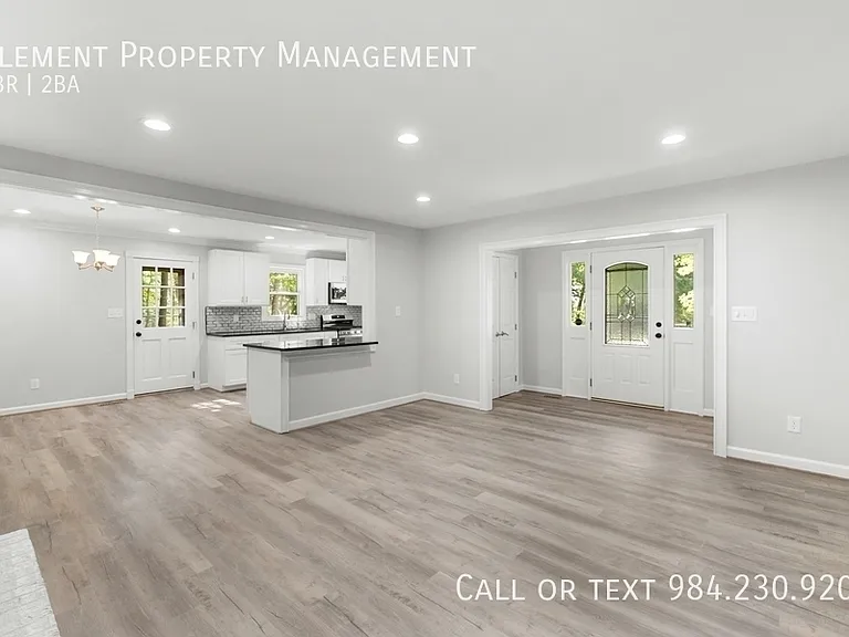 3641 Meadow Creek Ln — Photo 3