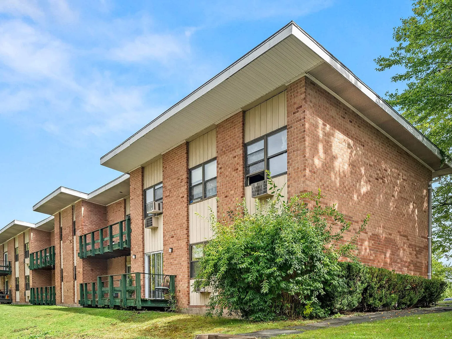Liberty Manor Apartments — Photo 2