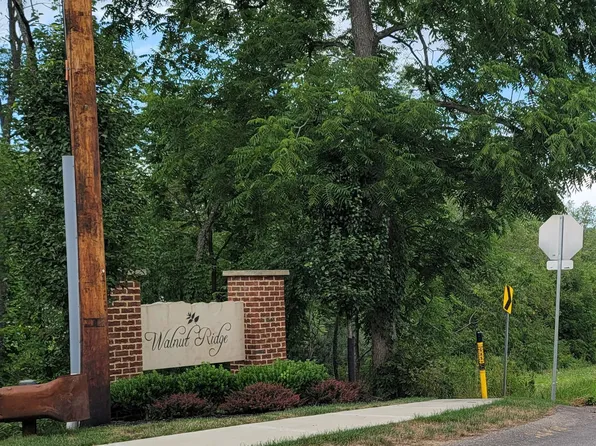 122 Grove Hill Ln, Zelienople, PA 16063