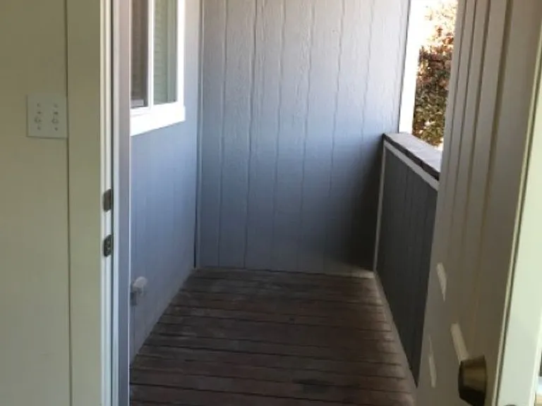 591 Quincy St — Photo 12