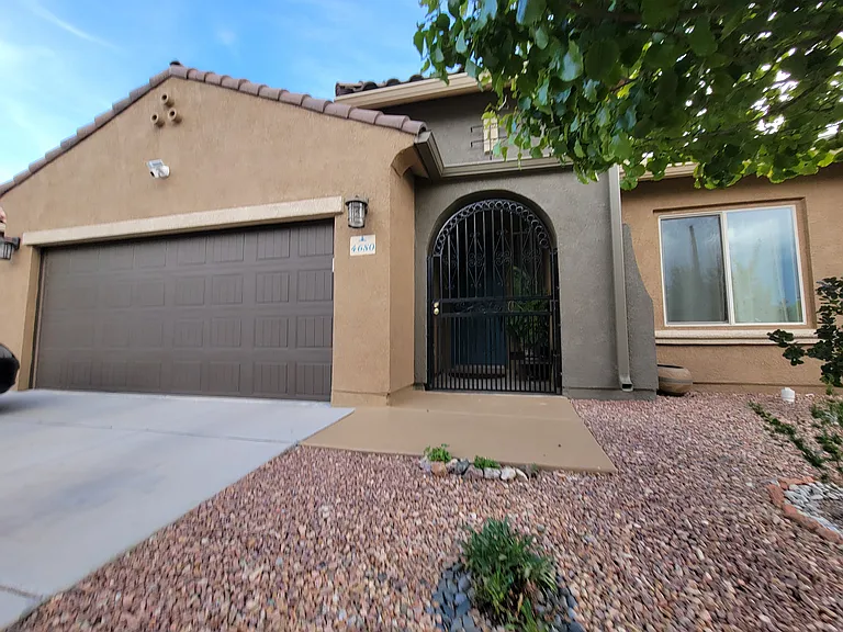 6480 Hojas Verdes — Photo 2