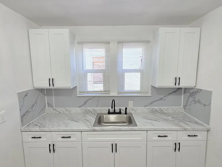 15757 Strathmoor St — Photo 6