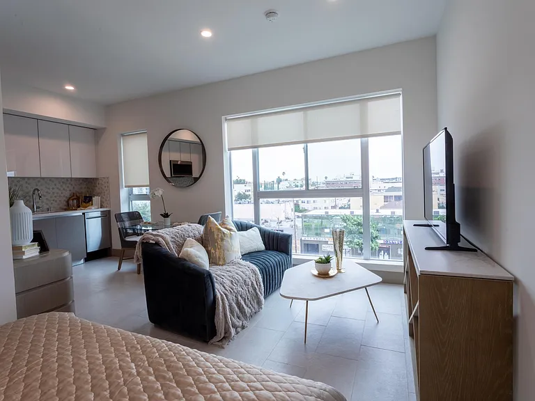 454 sq ft studio