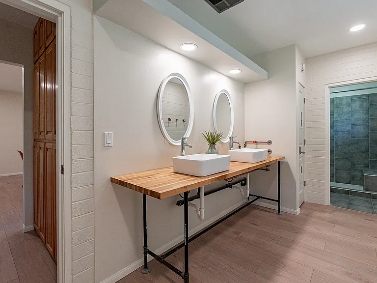 348 N Vine St #S — Photo 4