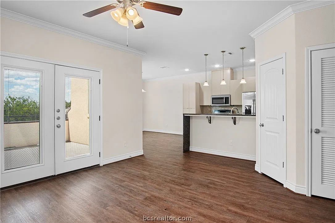 1 bed, 920 sqft, $1,215 — Photo 2