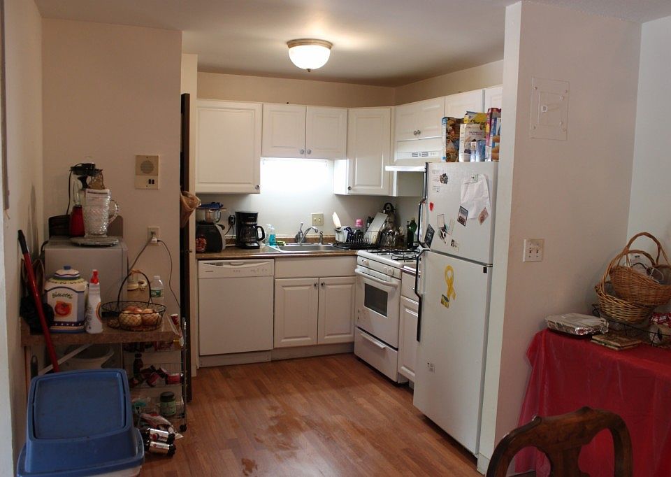 1st image of 685 Oak St #9-5