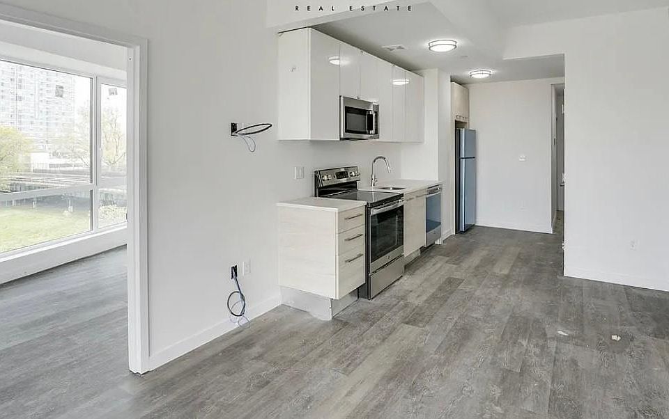 1st image of 2733 E 13th St #4C