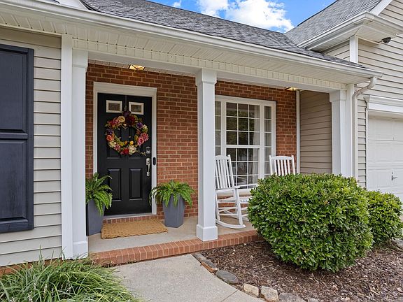 3rd image of 105 Northcliff Way