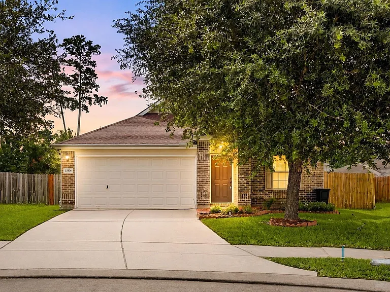 15906 Arapaho Bend Ln — Photo 1
