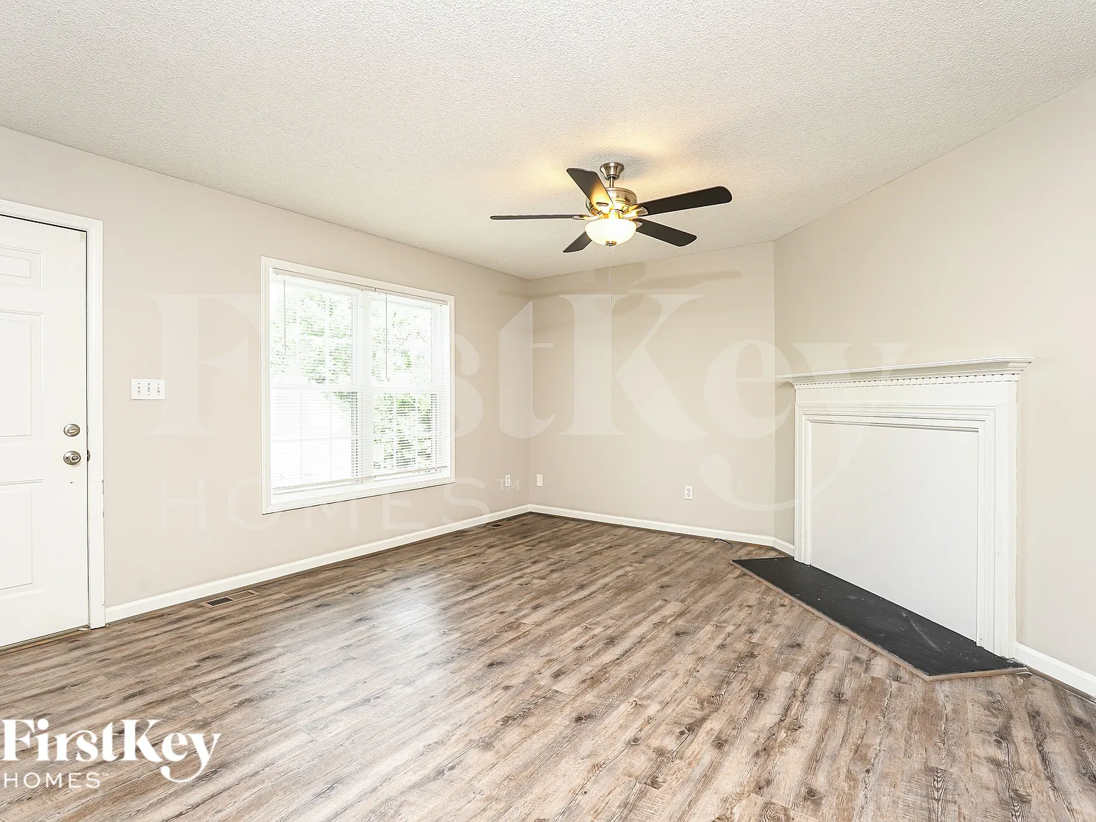 3 bed, 2.0 bath, 1404 sqft, $1,560 — Photo 3