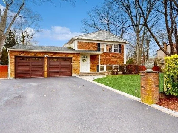2179 Pine Avenue, Ronkonkoma, NY 11779